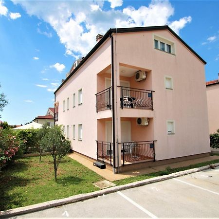 Apartment Mendikovic Poreč Exteriör bild