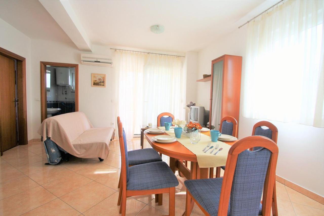 Apartment Mendikovic Poreč Exteriör bild