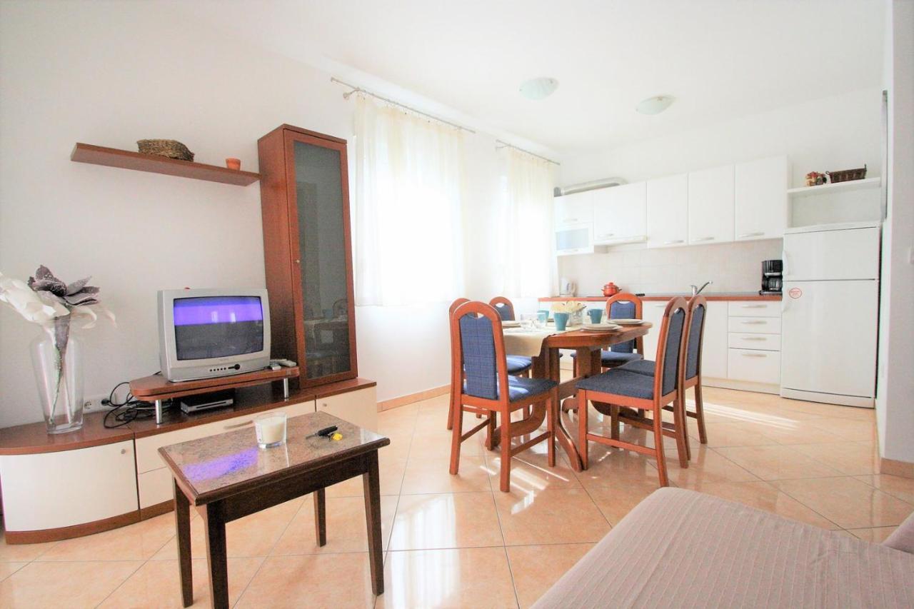 Apartment Mendikovic Poreč Exteriör bild