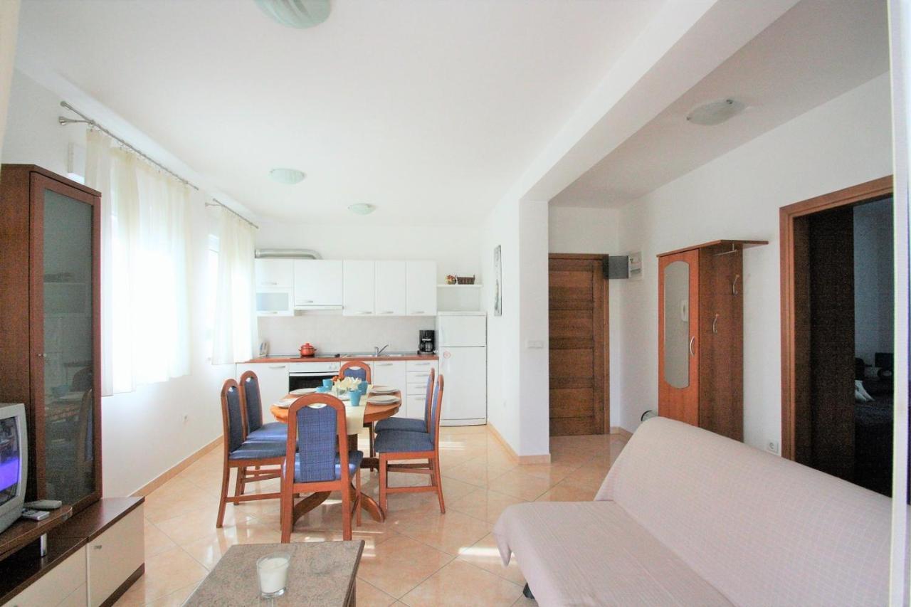 Apartment Mendikovic Poreč Exteriör bild