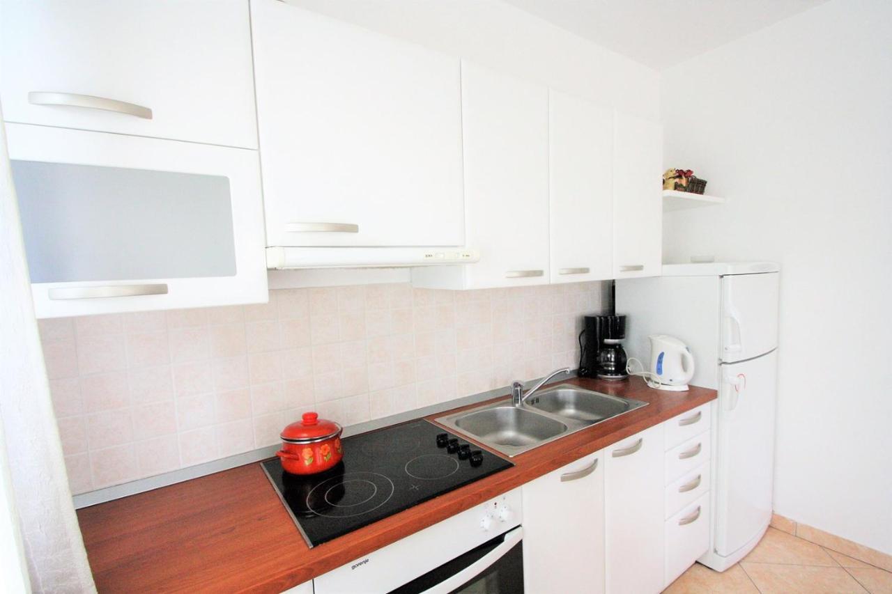 Apartment Mendikovic Poreč Exteriör bild