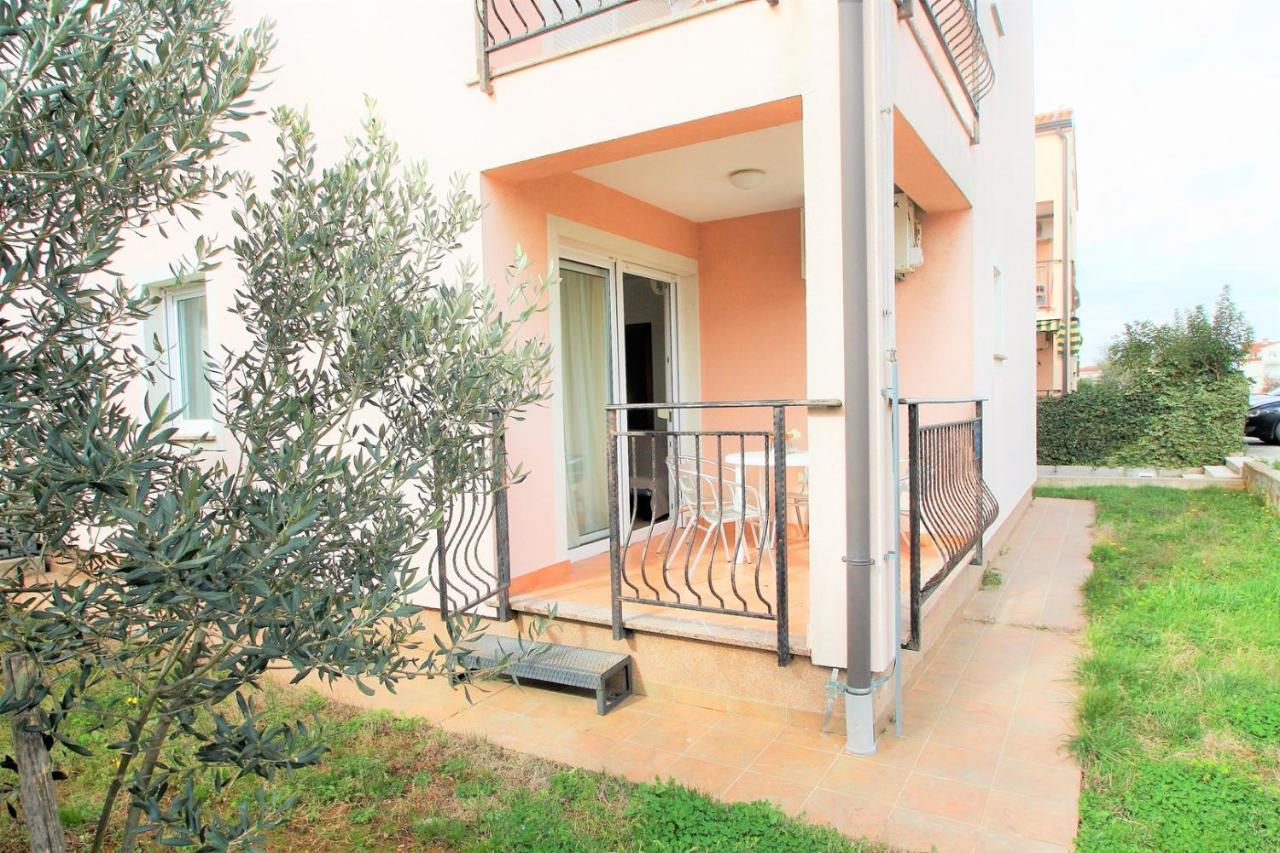 Apartment Mendikovic Poreč Exteriör bild